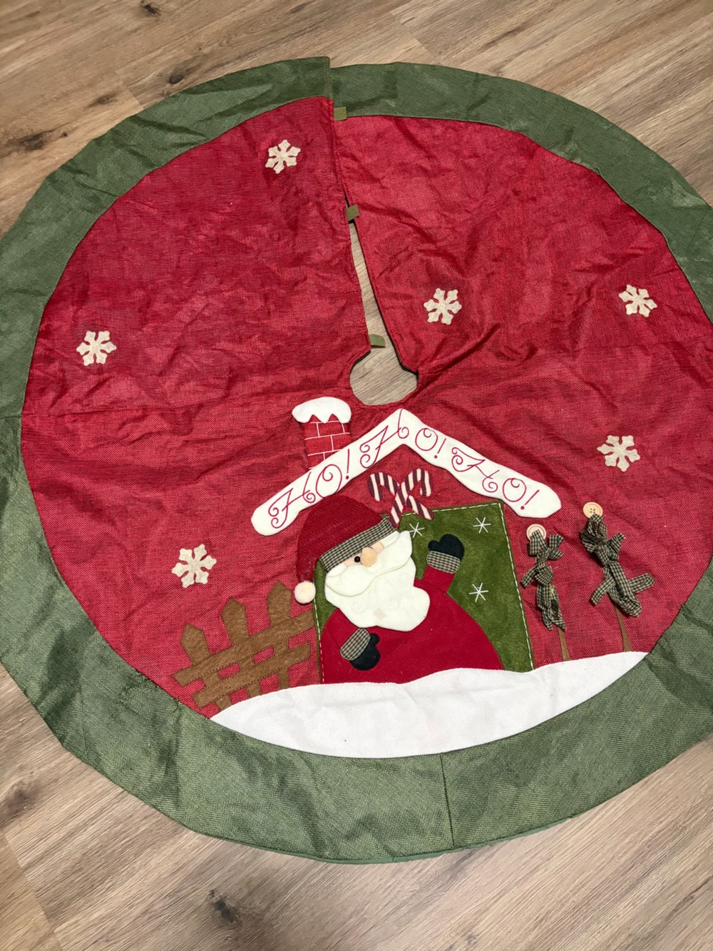 Santa w/House Holiday Tree Skirt - Red & Green country